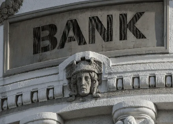 Goldman sees only two Fed rate cuts in 2025, BOfA sees extended Fed pause. (JamesQube/Pixabay)